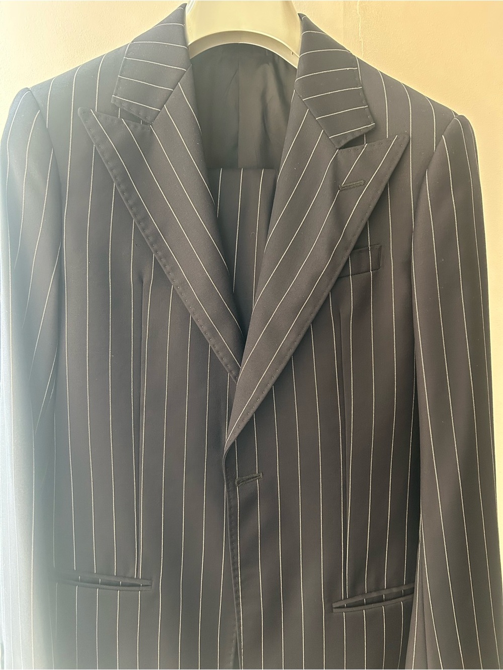 Armani collezioni Men's Navy suit Single-Button statement suit - size 36